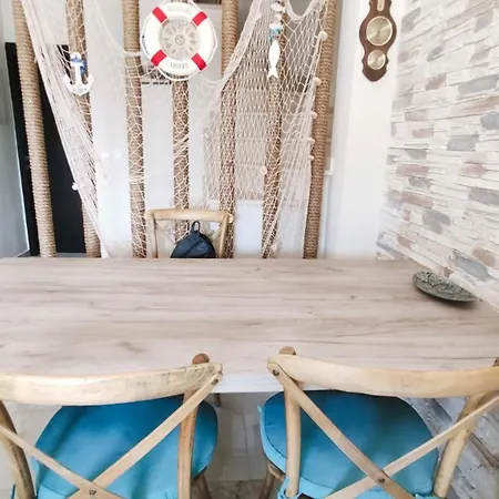 Beach House, 2 Mins To The Sea