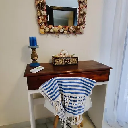 Beach House, 2 Mins To The Sea Никити